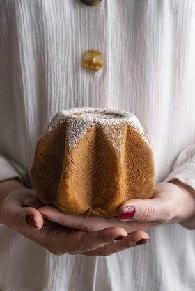 Hands holding a small pandoro being held in a womans hands Hands holding a small pandoro being held in a womans hands Copyright: x xSoniaxBozzoxPhotographyx SBO081121-5