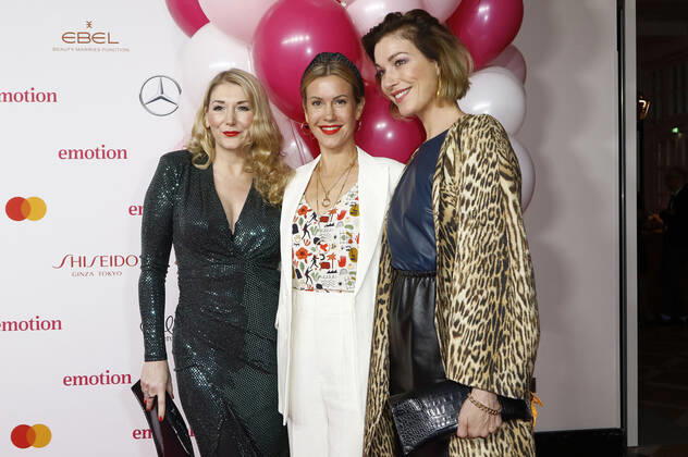 Sandra Quadflieg, Wolke Hegenbarth and Julia Stinshoff at the 11 presentation of the EMOTION Award 2022 at the Curio Haus Hamburg, 05 10 2022 Foto:xC.xTamckex xFuturexImage