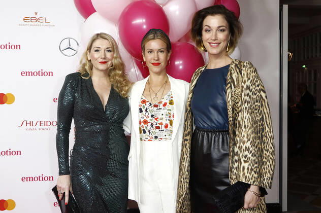 Sandra Quadflieg, Wolke Hegenbarth and Julia Stinshoff at the 11 presentation of the EMOTION Award 2022 at the Curio Haus Hamburg, 05 10 2022 Foto:xC.xTamckex xFuturexImage