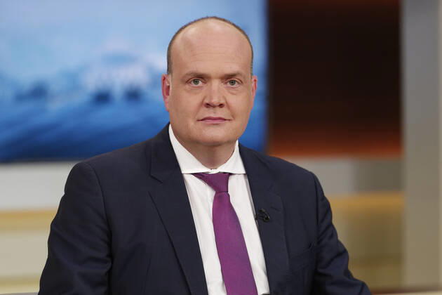 Robin Alexander on Anne Will 2022 10 09, Germany, Berlin Robin Alexander, deputy editor-in-chief of Die Welt, guest on Anne Will on the German public broadcaster ARDs Politiktalkrunde Elections in uncertain times Will the traffic lights get the receipt for their crisis policy