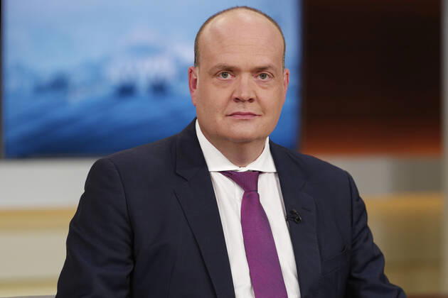 Robin Alexander on Anne Will 2022 10 09, Germany, Berlin Robin Alexander, deputy editor-in-chief of Die Welt, guest on Anne Will on the German public broadcaster ARDs Politiktalkrunde Elections in uncertain times Will the traffic lights get the receipt for their crisis policy