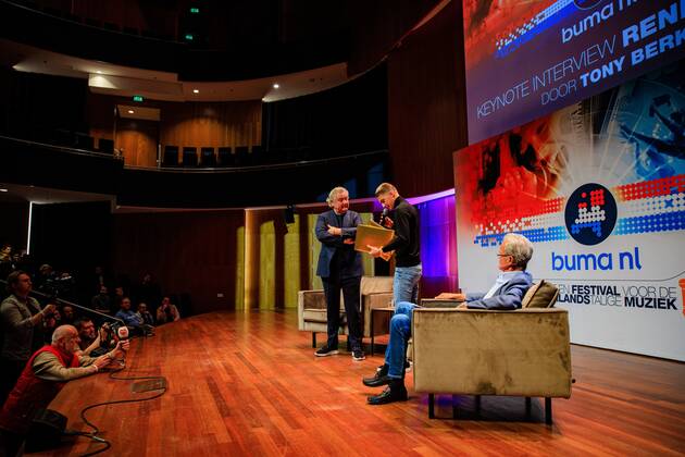2022 10 10 14 21 57 UTRECHT Singer Rene Froger receives the Buma NL Award in the category Most Successful Single from Mart Hoogkamer in TivoliVredenburg ANP LEVIN DEN BOER netherlands out belgium out Copyright: xx x456029237x originalFilename: 456029237