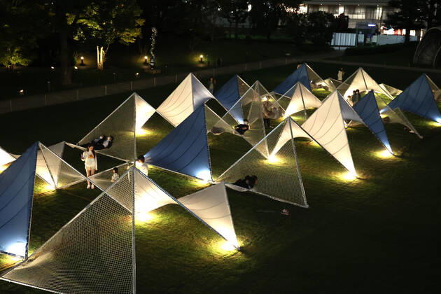 October 14, 2022, Tokyo, Japan - A large installation Sea Hammock formed by tarps and fishnets created by Japanese architect Yuko Nagayama is displayed on the lawn field as a part of the Tokyo Midtown Design Touch 2022 in Tokyo on Friday, October 14, 2022. An annual design event with the theme of Design for Sustainable Future started at the Tokyo Midtown through November 3.  , aflo_201255366.jpg,