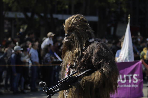 501st Legion Mexican Garrison Star Wars Parade, Mexico City A person dressed as Star Wars character Chewbacca accompanies members of the 501st Legion Mexican Garrison Star Wars, who marched from the Angel of Independence to the Monument of the Revolution in Mexico City, after the parade was suspended two years ago due to the COVID-19 health emergency in Mexico. Training Day is an annual parade that takes place in different parts of Mexico. This 2022 is the first time it will be held on one of Mexico City s main avenues. Mexico City Mexico City Mexico  Copyright: xGerardoxVieyrax originalFilename: vieyra-notitle221015_npb2F.jpg