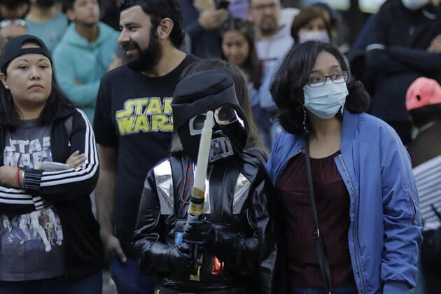 501st Legion Mexican Garrison Star Wars Parade, Mexico City A person dressed as Darth Vader, the antagonistic Star Wars character, accompanies members of the 501st Legion Mexican Garrison Star Wars, who marched from the Angel of Independence to the Monument of the Revolution in Mexico City, after the parade was suspended two years ago due to the COVID-19 health emergency in Mexico. Training Day is an annual parade that takes place in different parts of Mexico. This 2022 is the first time it will be held on one of Mexico City s main avenues. Mexico City Mexico City Mexico  Copyright: xGerardoxVieyrax originalFilename: vieyra-notitle221015_np5p5.jpg