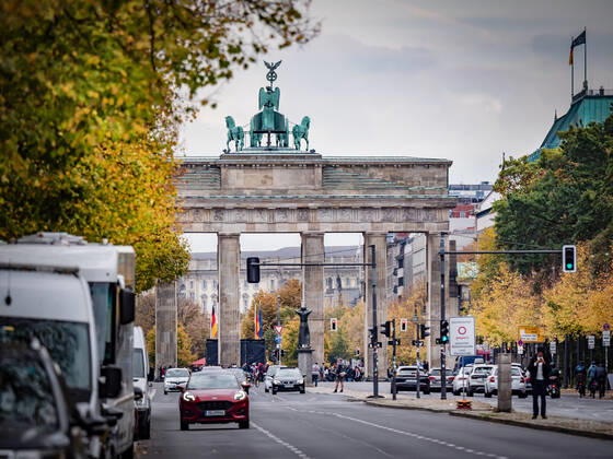 Berlin Mitte, Brandenburg Gate, street scene with Straße des 17 Juni 16 10 2022 Berlin