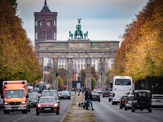 Berlin Mitte, Brandenburg Gate, street scene with Straße des 17 Juni 16 10 2022 Berlin