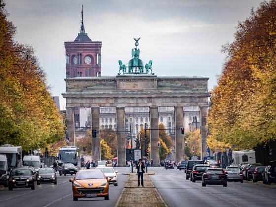 Berlin Mitte, Brandenburg Gate, street scene with Straße des 17 Juni 16 10 2022 Berlin