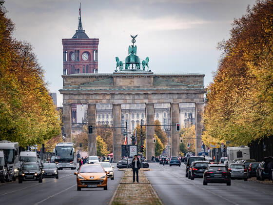 Berlin Mitte, Brandenburg Gate, street scene with Straße des 17 Juni 16 10 2022 Berlin