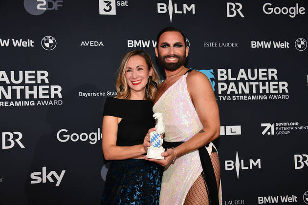 Anna Lena Zwez and Conchita Wurst award ceremony Blue Panther TV Streaming Award 2022 honor, award, prize BMW World Munich 19 October 2022