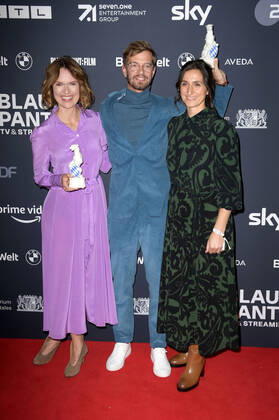 Julia Mehnert, Joko Winterscheidt and Mitra Polzin at the presentation of the Blue Panther TV Streaming Award 2022 at BMW Welt Munich, 19 10 2022 Foto:xF.xKernx xFuturexImage