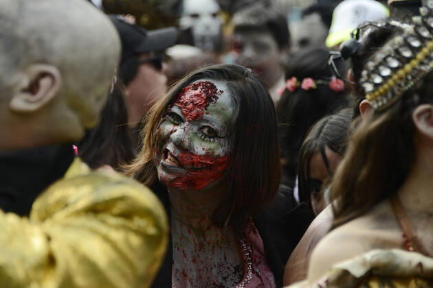 15th Annual Zombie Walk in Mexico October 22, Mexico City, Mexico: A participant walks during the 15th anniversary march of the annual Zombie Walk at Revolution Monumento. on October 22, 2022 in Mexico City, Mexico. (Photo by Carlos Tischler Eyepix Group) Copyright: xCarlosxTischler EyepixxGroupx CT_22102022_79434