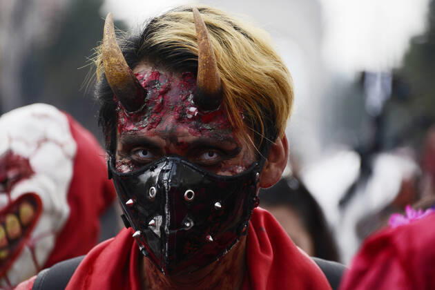 15th Annual Zombie Walk in Mexico October 22, Mexico City, Mexico: A participant walks during the 15th anniversary march of the annual Zombie Walk at Revolution Monumento. on October 22, 2022 in Mexico City, Mexico. (Photo by Carlos Tischler Eyepix Group) Copyright: xCarlosxTischler EyepixxGroupx CT_22102022_79447