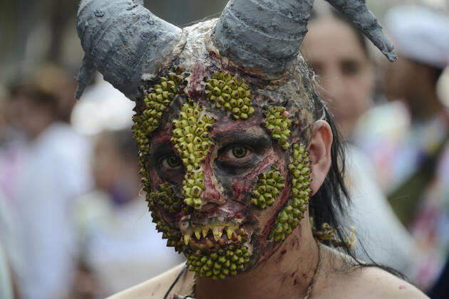 October 22, Mexico City, Mexico: A participant walks during the 15th anniversary march of the annual Zombie Walk at Revolution Monumento. on October 22, 2022 in Mexico City, Mexico. Mexico City Mexico - ZUMAe321 20221022_zia_e321_009 Copyright: xCarlosxTischler EyepixxGroupx