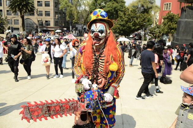 October 22, Mexico City, Mexico: A participant walks during the 15th anniversary march of the annual Zombie Walk at Revolution Monumento. on October 22, 2022 in Mexico City, Mexico. Mexico City Mexico - ZUMAe321 20221022_zia_e321_005 Copyright: xCarlosxTischler EyepixxGroupx