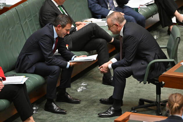 QUESTION TIME, Treasurer Jim Chalmers and Prime Minister Anthony Albanese during Question Time in the House of Representatives at Parliament House in Canberra, Thursday, October 27, 2022. ( NO ARCHIVING, EDITORIAL USE ONLY, NO USE IN BOOKS WITHOUT CONSENT CANBERRA ACT AUSTRALIA  Copyright: xMICKxTSIKASx 20221027001722255303
