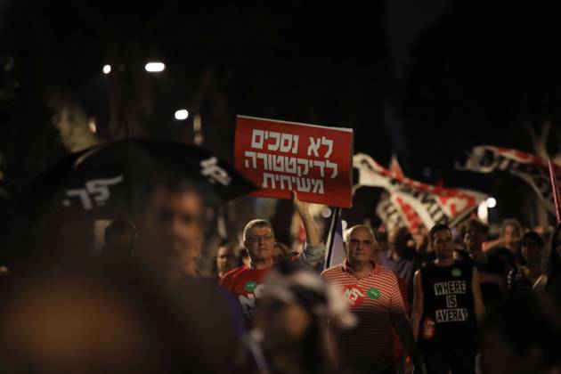 Demonstrators gather to rally against former Israeli Prime Minister Benjamin Netanyahu Demonstrators gather to rally against former Israeli Prime Minister Benjamin Netanyahu who is running as the leader of the Likud party on October 29, 2022 in Tel Aviv, Israel. Israelis return to the polls on November 1 for a fifth general election in four years. Photo by Saeed Qaq apaimages Tel Aviv Tel Aviv Israel 301022_APA_SQ__00 (6) Copyright: xapaimagesxSaeedxQaq xapaimagesx