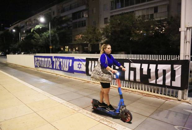 Demonstrators gather to rally against former Israeli Prime Minister Benjamin Netanyahu Demonstrators gather to rally against former Israeli Prime Minister Benjamin Netanyahu who is running as the leader of the Likud party on October 29, 2022 in Tel Aviv, Israel. Israelis return to the polls on November 1 for a fifth general election in four years. Photo by Saeed Qaq apaimages Tel Aviv Tel Aviv Israel 301022_APA_SQ__00 (8) Copyright: xapaimagesxSaeedxQaq xapaimagesx