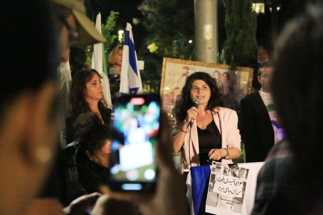 Demonstrators gather to rally against former Israeli Prime Minister Benjamin Netanyahu Demonstrators hold signs and Iranian flags as they protest against the death of Masha Amini and in solidarity with the Iranian protesters on October 29, 2022 in Tel Aviv, Israel. The march coincides with a series of similar events held today in cities around the world, in solidarity with Iranian activists driving a weeks-long protest movement in that country. Photo by Saeed Qaq apaimages Tel Aviv Tel Aviv Israel 291022_APA_SQ_00 (17) Copyright: xapaimagesxSaeedxQaq xapaimagesx
