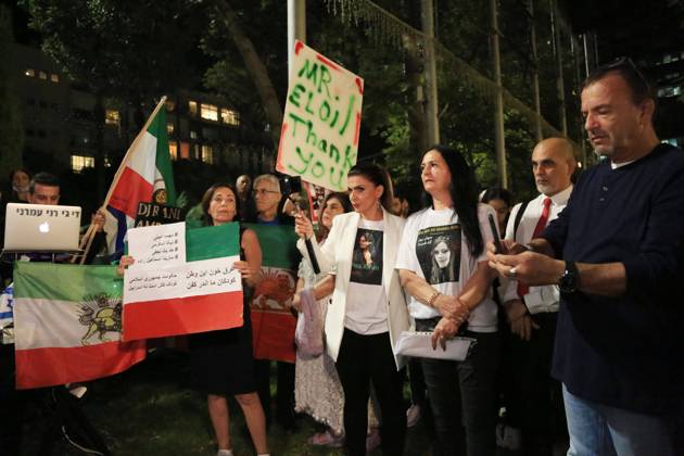 Demonstrators gather to rally against former Israeli Prime Minister Benjamin Netanyahu Demonstrators hold signs and Iranian flags as they protest against the death of Masha Amini and in solidarity with the Iranian protesters on October 29, 2022 in Tel Aviv, Israel. The march coincides with a series of similar events held today in cities around the world, in solidarity with Iranian activists driving a weeks-long protest movement in that country. Photo by Saeed Qaq apaimages Tel Aviv Tel Aviv Israel 291022_APA_SQ_00 (16) Copyright: xapaimagesxSaeedxQaq xapaimagesx