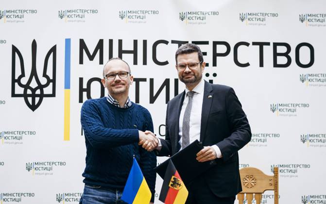 Marco Buschmann FDP , Federal Minister of Justice, and Denys Maljuska, Ukrainian Minister of Justice, recorded at the joint signing of the DEU UKR work program on judicial cooperation 2022 to 2024 in Kiev 04 11 2022 Kiev Ukraine Copyright: xFelixxZahn photothek.netx