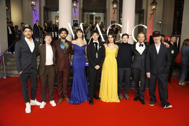 Florian Sigl, Elliot Courtiour, Amir Wilson, Niamh McCormack, Jack Wolfe, Asha Banks, Iwan Rheon, Stefan Konarske and Roland Emmerich at the premiere of the feature film The Magic Flute Das Vermächtnis der Zauberflöte at the Staatstheater am Gärtnerplatz Munich, 07 11 2022 Foto:xD.xBedrosianx xFuturexImage