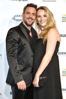 Marc Barthel with wife Anna Hofbauer at the 15 award ceremony of the Golden Woman 2022 at the Stage Theater Neue Flora Hamburg, 09 11 2022 Foto:xN.xKubelkax xFuturexImage