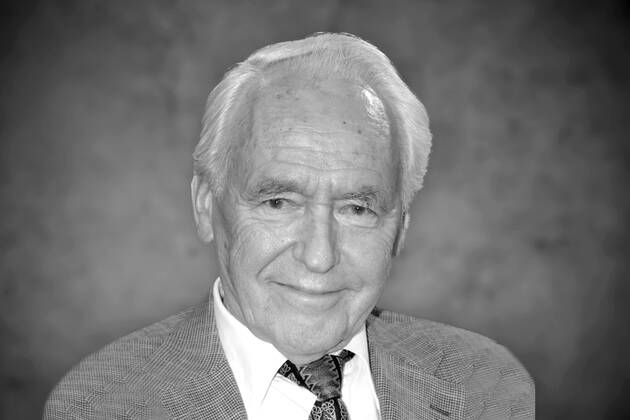 PHOTOMONTAGE Wolf SCHNEIDER died at the age of 97 ARCHIVE PHOTO Author Wolf SCHNEIDER, portrait Portraet, look into the camera, friendly As a guest in the Z D F program J o h a n n e s B K e r n e r on 25 03 2008