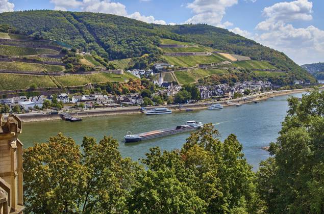 View from the Burg Rheinstein at the Rhine Valley at Assmannshausen, Germany, Rhineland Palatinate, Assmannshausen Vista from Castel Rheinstein onto The Rhine Valley Near Assmannshausen, Germany, Rhineland palatine, Assmannshausen BLWS675917 Copyright: xblickwinkel L.xF.xPostlx