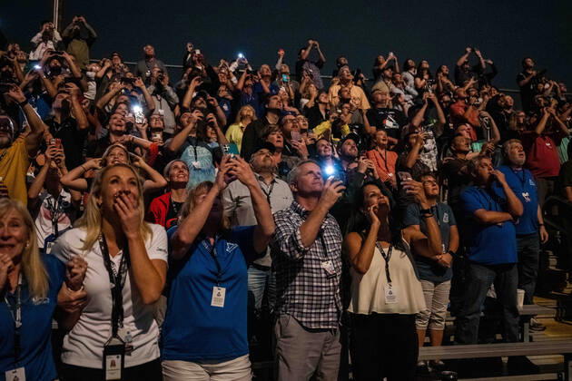 November 16, 2022, Kennedy Space Center, FL, United States of America: Guests at the Banana Creek viewing site watch as the NASA Artemis I Space Launch System rocket lifts the Orion spacecraft into the early morning sky from Launch Complex 39B at the Kennedy Space Center, November 16, 2022, in Cape Canaveral, Florida. After several failed attempts the un-crewed flight test lifted off on the first test of the Deep Space Exploration mission. Kennedy Space Center United States of America - ZUMAp138 20221116_zaa_p138_027 Copyright: xKeeganxBarber Nasax