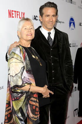 Ryan Reynolds with mother Tammy Reynolds at the 36 American Cinematheque Awards 2022 at the Beverly Hilton Hotel Beverly Hills, 17 11 2022. Foto:xD.xBedrosianx xFuturexImage