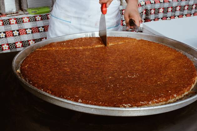 Turkish Desert Kunefe will from Chef in the View cut Copyright: imageBROKER TurgayxKoca ibxtyk08638392.jpg