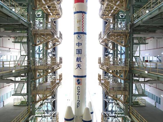(221121) -- JIUQUAN, Nov. 21, 2022 -- The combination of the Shenzhou-15 crewed spaceship and a Long March-2F carrier rocket is to be transferred to the launching area in Jiuquan Satellite Launch Center in northwest China, Nov. 21, 2022. The combination of the Shenzhou-15 crewed spaceship and a Long March-2F carrier rocket was transferred to the launching area on Monday, the China Manned Space Agency (CMSA) said. The facilities and equipment at the launch site are in good condition, and various pre-launch function checks and joint tests will be carried out as planned, said the CMSA. (Photo by Xinhua) (EyesonSci) CHINA-JIUQUAN-SHENZHOU-15-LAUNCH-PREPARATION (CN) WangxJiangbo 