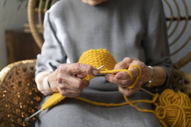 Hands of senior woman knitting at home model released, Symbolfoto property released, SVKF00684