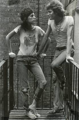 American singer and songwriter Patty Smith and photographer Robert Mapplethorpe on the Hotel Chelsea, New York 1971 