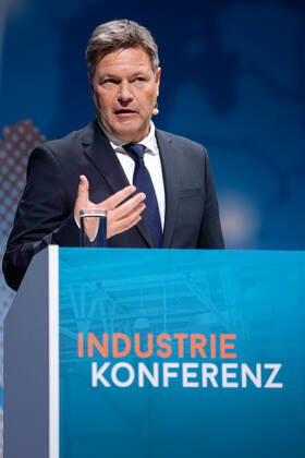 Industry Conference 2022 in Berlin Current, 29 11 2022, Berlin, Dr Robert Habeck, Federal Minister for Economic Affairs and Climate Protection in portrait during his speech at the Industry Conference to open the Industry Confere