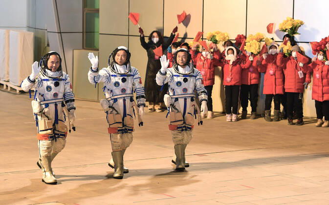 (221129) -- JIUQUAN, Nov. 29, 2022 -- A see-off ceremony for three Chinese astronauts of the Shenzhou-15 manned space mission is held at the Jiuquan Satellite Launch Center in northwest China, Nov. 29, 2022. Astronauts Fei Junlong (C), Deng Qingming (R), and Zhang Lu have received years of arduous training for this six-month mission, during which the construction of China s space station will be officially completed. ) CHINA-JIUQUAN-SHENZHOU-15-ASTRONAUTS-SEE-OFF CEREMONY (CN) LiuxLei 
