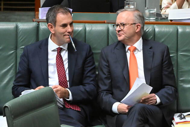 QUESTION TIME, Treasurer Jim Chalmers and Prime Minister Anthony Albanese during Question Time in the House of Representatives at Parliament House in Canberra, Wednesday, November 30, 2022. ( NO ARCHIVING, EDITORIAL USE ONLY, NO USE IN BOOKS WITHOUT CONSENT CANBERRA ACT AUSTRALIA  Copyright: xMICKxTSIKASx 20221130001736860156