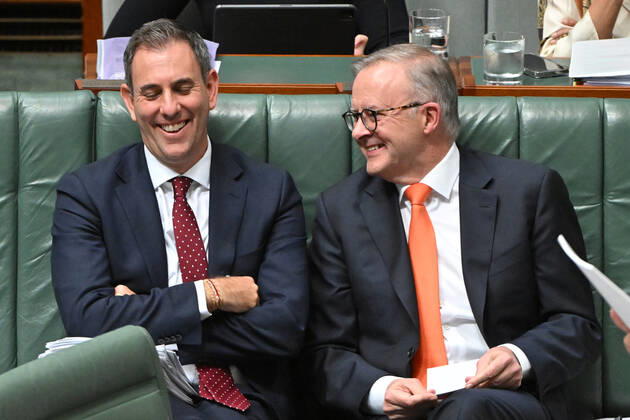 QUESTION TIME, Treasurer Jim Chalmers and Prime Minister Anthony Albanese during Question Time in the House of Representatives at Parliament House in Canberra, Wednesday, November 30, 2022. ( NO ARCHIVING, EDITORIAL USE ONLY, NO USE IN BOOKS WITHOUT CONSENT CANBERRA ACT AUSTRALIA  Copyright: xMICKxTSIKASx 20221130001736860383