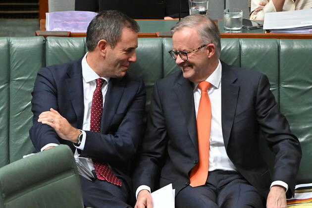 QUESTION TIME, Treasurer Jim Chalmers and Prime Minister Anthony Albanese during Question Time in the House of Representatives at Parliament House in Canberra, Wednesday, November 30, 2022. ( NO ARCHIVING, EDITORIAL USE ONLY, NO USE IN BOOKS WITHOUT CONSENT CANBERRA ACT AUSTRALIA  Copyright: xMICKxTSIKASx 20221130001736860926