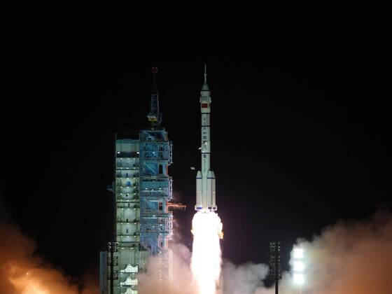 (221129) -- JIUQUAN, Nov. 29, 2022 -- The manned spaceship Shenzhou-15, atop the Long March-2F Y15 carrier rocket, blasts off from the Jiuquan Satellite Launch Center in northwest China, Nov. 29, 2022. About 10 minutes after the launch, Shenzhou-15 separated from the rocket and entered its designated orbit. The crew members are in good shape and the launch is a complete success. The success of the launch marks the completion of all 12 launch missions planned in the key technology verification and construction phases of the space station. ) (EyesonSci)CHINA-SHENZHOU-15-LAUNCH (CN) LixGang 