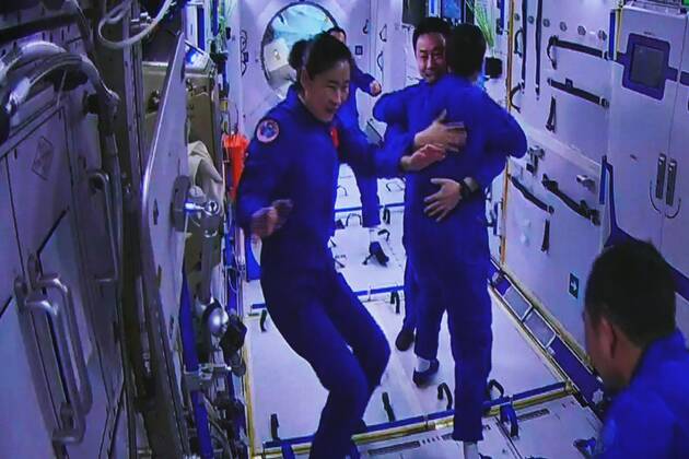 (221130) -- JIUQUAN, Nov. 30, 2022 -- This image captured at the Jiuquan Satellite Launch Center in northwest China shows the Shenzhou-14 astronauts Liu Yang and Cai Xuzhe greeting the Shenzhou-15 crew at the Wentian lab on Nov. 30, 2022. The three astronauts aboard China s Shenzhou-15 spaceship entered the country s space station and met with another astronaut trio on Wednesday, a historic gathering that added the manpower at the in-orbit space lab to six for the first time. Chen Dong, the commander of the Shenzhou-14 crew, opened the hatch at 7:33 a.m. (Beijing Time). The three space station occupants greeted the new arrivals with warm hugs and then they took a group picture with their thumbs up, shouting in chorus -- China s space 