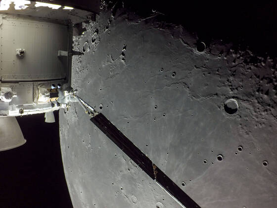Dec 5, 2022, In Space: A portion of the far side of the Moon looms large just beyond the Orion spacecraft in this image taken on the 20th day of the Artemis I mission by a camera on the tip of one of Orion s solar arrays. The return powered flyby burn committed Orion to a return to Earth trajectory ahead of a splashdown off the coast of California on Dec. 11. At its closest point, Orion flew within 80 miles of the lunar surface. Moon In Space - ZUMAz03_ 20221205_rua_z03_297 Copyright: xNASAx