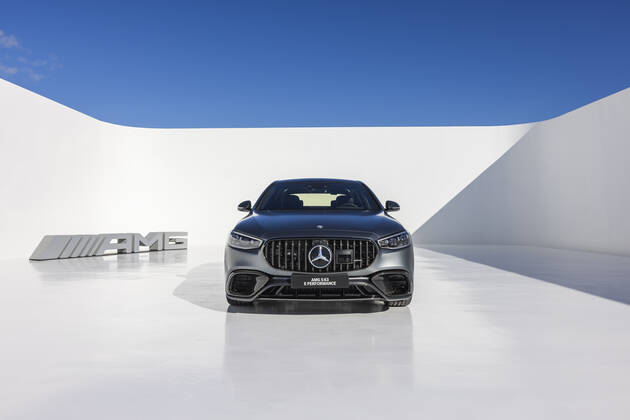 **VIDEO AVAILABLE: CONTACT INFO@COVERMG.COM TO RECEIVE** Mercedes have revealed their new S63 AMG - the first hybrid version of their flagship limousine - and one comes with more power than ever before. Under the bonnet, there?s a 4.0-litre twin-turbo V8 engine similar to the one you get in the Mercedes-AMG GT 63 S E Performance, along with an electric motor on the rear axle. With a combined system output of 791 hp and 1,055 lb-ft, the AMG S 63 E PERFORMANCE sets new standards for similar models of car. It accelerates from 0 to 60 mph takes just 3.2 seconds (est.) and has an 180 mph top speed. With E PERFORMANCE, we are now opening a new chapter: Never before has a luxury sedan so perfectly combined best-in-class performance with super Copyright: xMercedes-Benzx 52259234 EDITORIAL USE ONLY. NOT FOR USE BY NEWSPAPERS BASED IN THE UK.