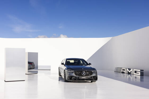 **VIDEO AVAILABLE: CONTACT INFO@COVERMG.COM TO RECEIVE** Mercedes have revealed their new S63 AMG - the first hybrid version of their flagship limousine - and one comes with more power than ever before. Under the bonnet, there?s a 4.0-litre twin-turbo V8 engine similar to the one you get in the Mercedes-AMG GT 63 S E Performance, along with an electric motor on the rear axle. With a combined system output of 791 hp and 1,055 lb-ft, the AMG S 63 E PERFORMANCE sets new standards for similar models of car. It accelerates from 0 to 60 mph takes just 3.2 seconds (est.) and has an 180 mph top speed. With E PERFORMANCE, we are now opening a new chapter: Never before has a luxury sedan so perfectly combined best-in-class performance with super Copyright: xMercedes-Benzx 52259236 EDITORIAL USE ONLY. NOT FOR USE BY NEWSPAPERS BASED IN THE UK.