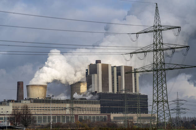 The lignite-fired power plant Weisweiler of RWE Power AG in Eschweiler Weisweiler, base load power plant, fires lignite from the open pit mine Inden, NRW, Germany, lignite-fired power plant Weisweiler