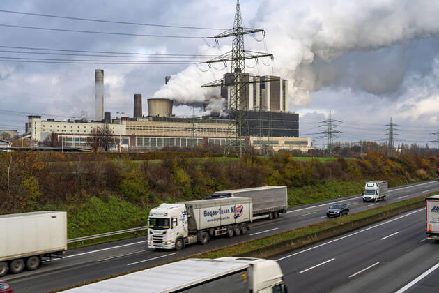 The lignite-fired power plant Weisweiler of RWE Power AG in Eschweiler Weisweiler, base load power plant, fires lignite from the open pit mine Inden, A4 freeway, NRW, Germany, lignite-fired power plant Weisweiler