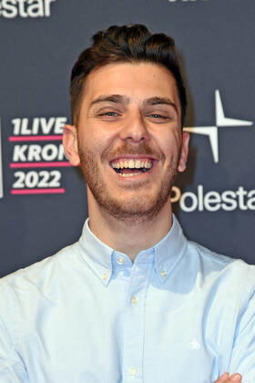 Tarkan Bagci at the 1live Krone 2022 in the Jahrhunderthalle in Bochum on 08 12 2022