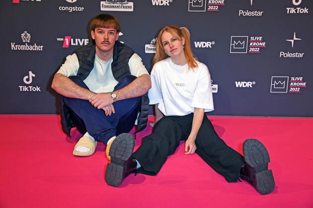 Aditotoro Adrian Vogt , Hannah Tulnik at the 1live Krone 2022 in the Jahrhunderthalle in Bochum on 08 12 2022
