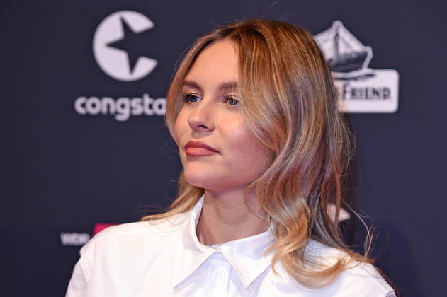 Dagi Bee at the 1live crown 2022 in the Jahrhunderthalle in Bochum on 08 12 2022